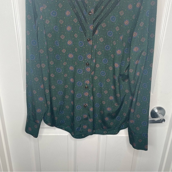 Veronica Beard Rowena Silk Button Down in Emerald Green Token Motif Print 8 - Picture 7 of 15